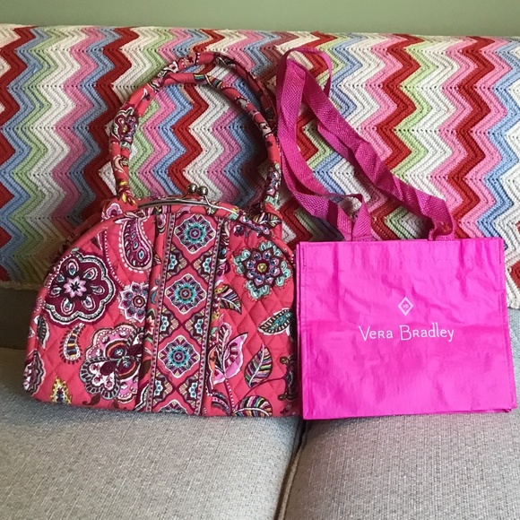 Vera Bradley Handbags - Vera Bradley Snap top purse 👜 with Small tote